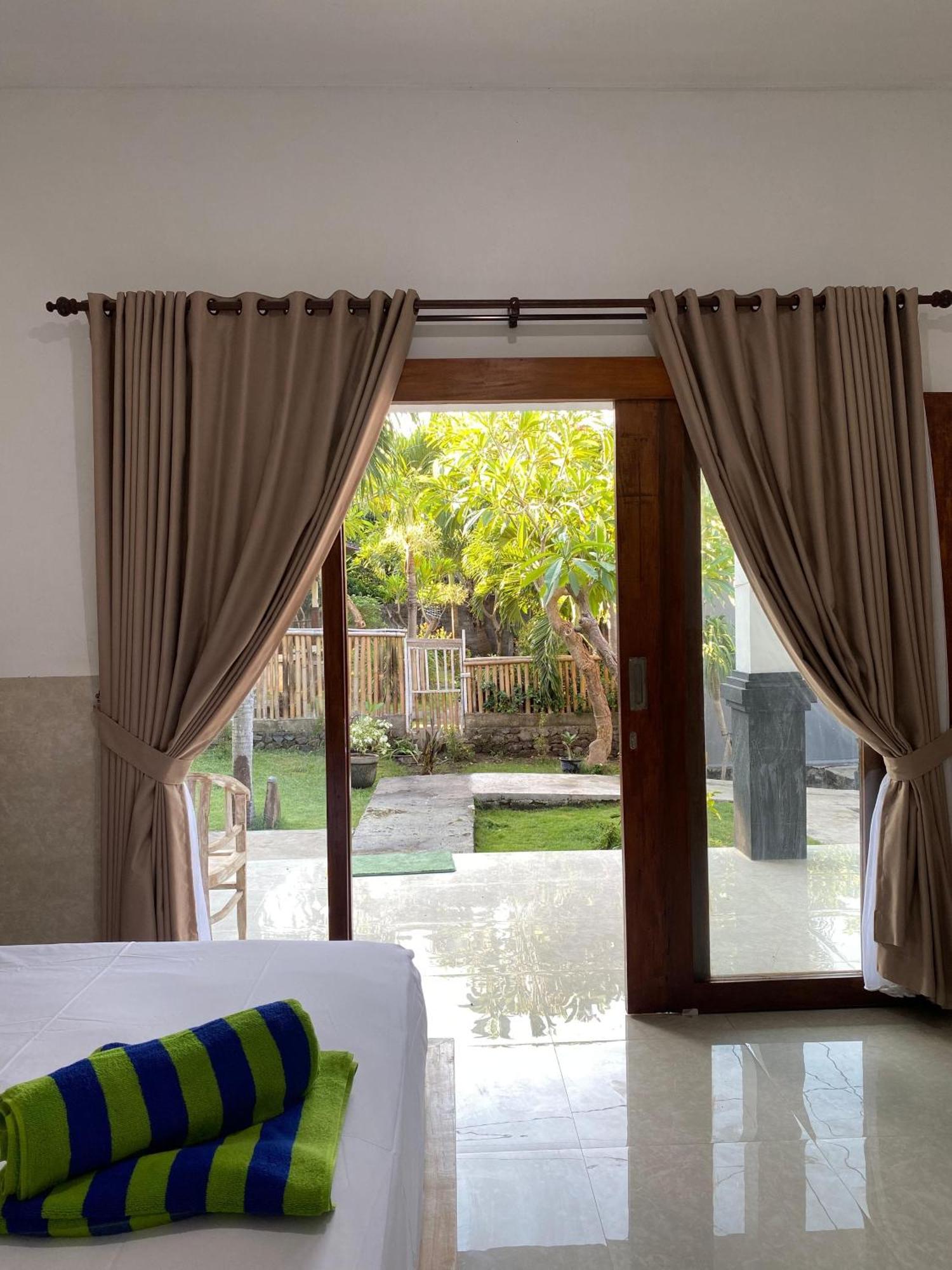 Coconut Beach Bungalows & Warung 2 Амед Экстерьер фото